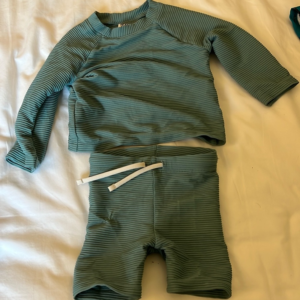 Ribbed swim set